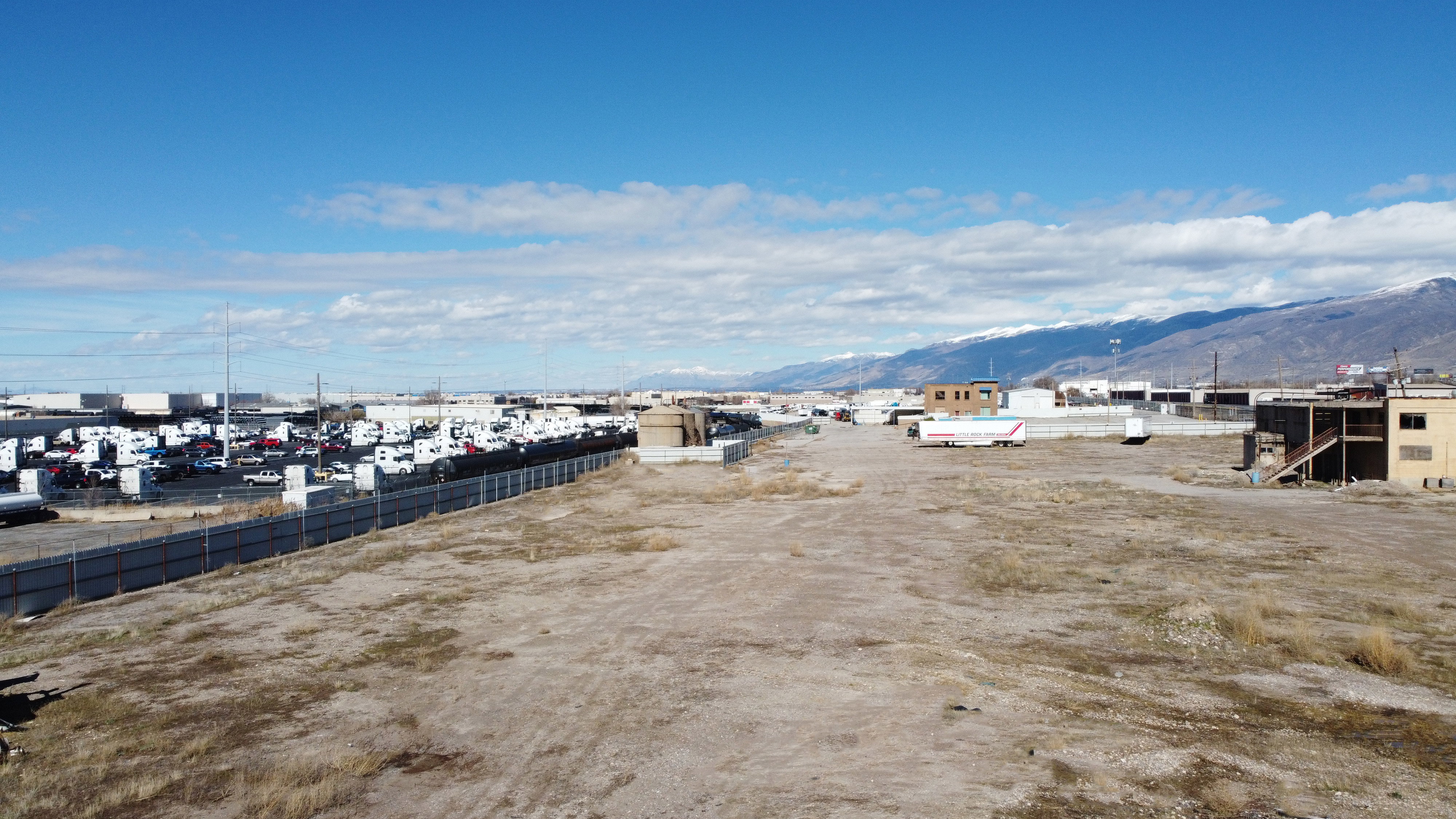 View of yard featuring a mountain view
