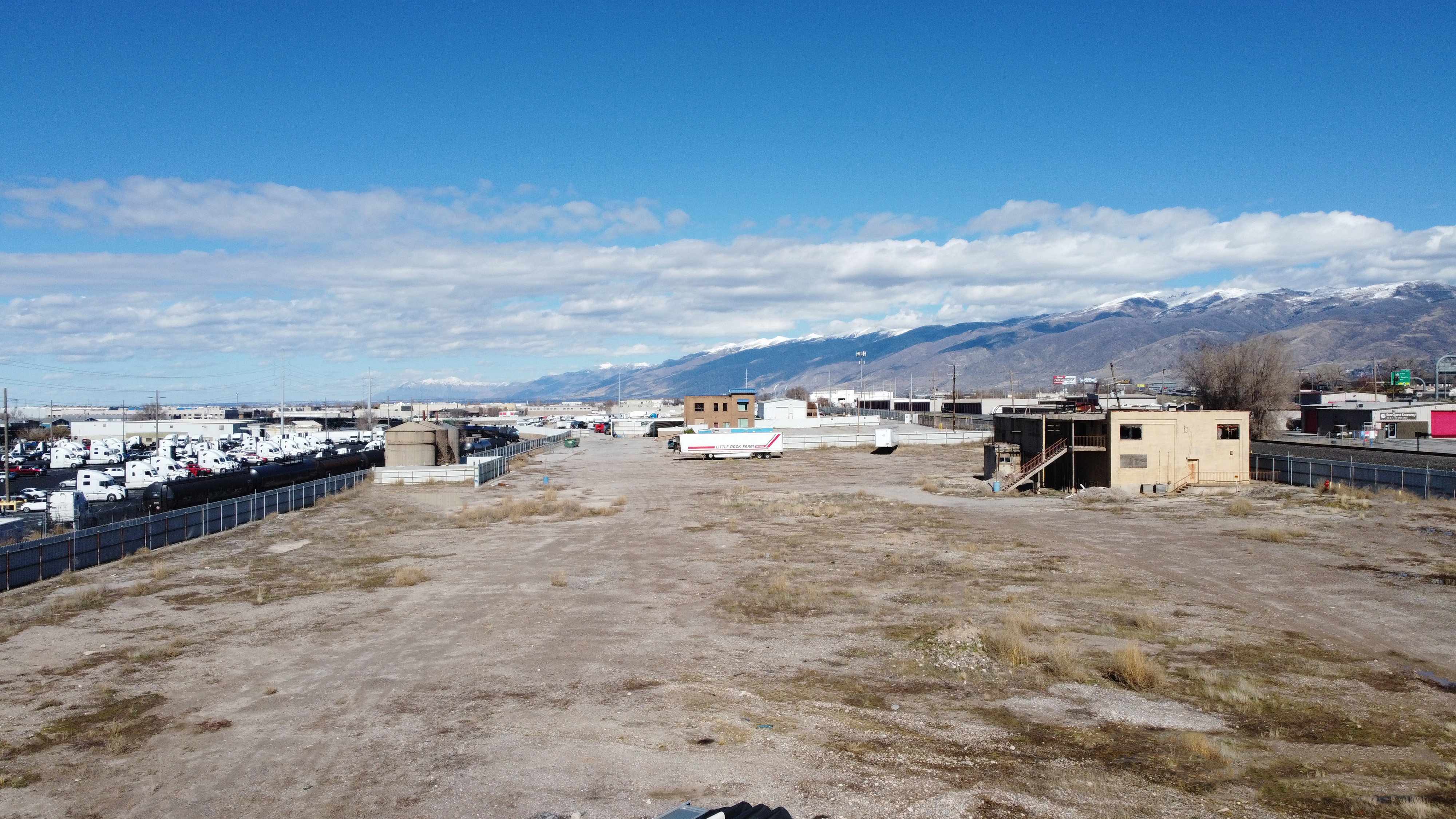 View of yard featuring a mountain view