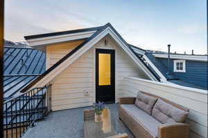 Entrance to property with an outdoor lounge area