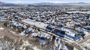 Snowy aerial view featuring a mountain view