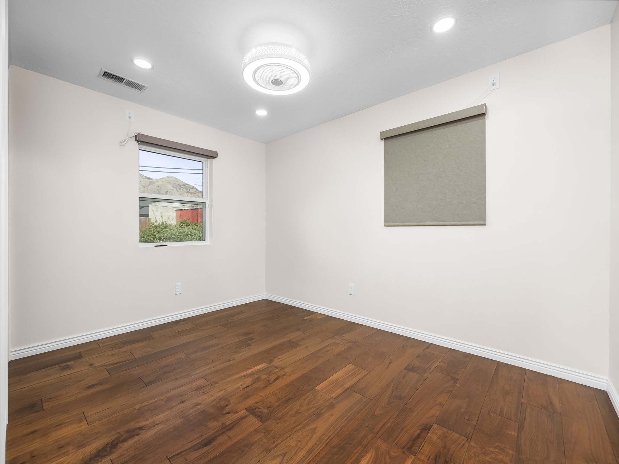 Unfurnished room featuring dark wood-style floors and recessed lighting