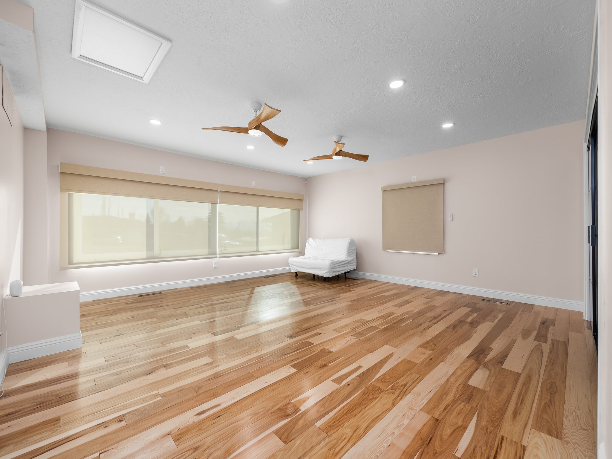 Empty room featuring light wood-type flooring, recessed lighting, and a ceiling fan