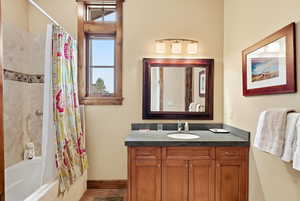 Full bath with vanity and tiled shower / bath