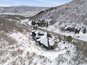 Snowy aerial view with a mountain view