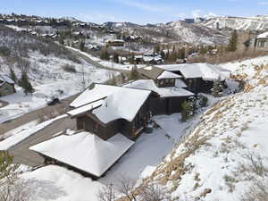 Snowy aerial view with a mountain view