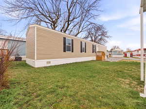 View of front of house featuring crawl space and a front lawn