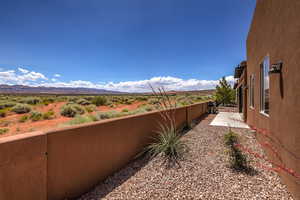 View of yard featuring a mountain view