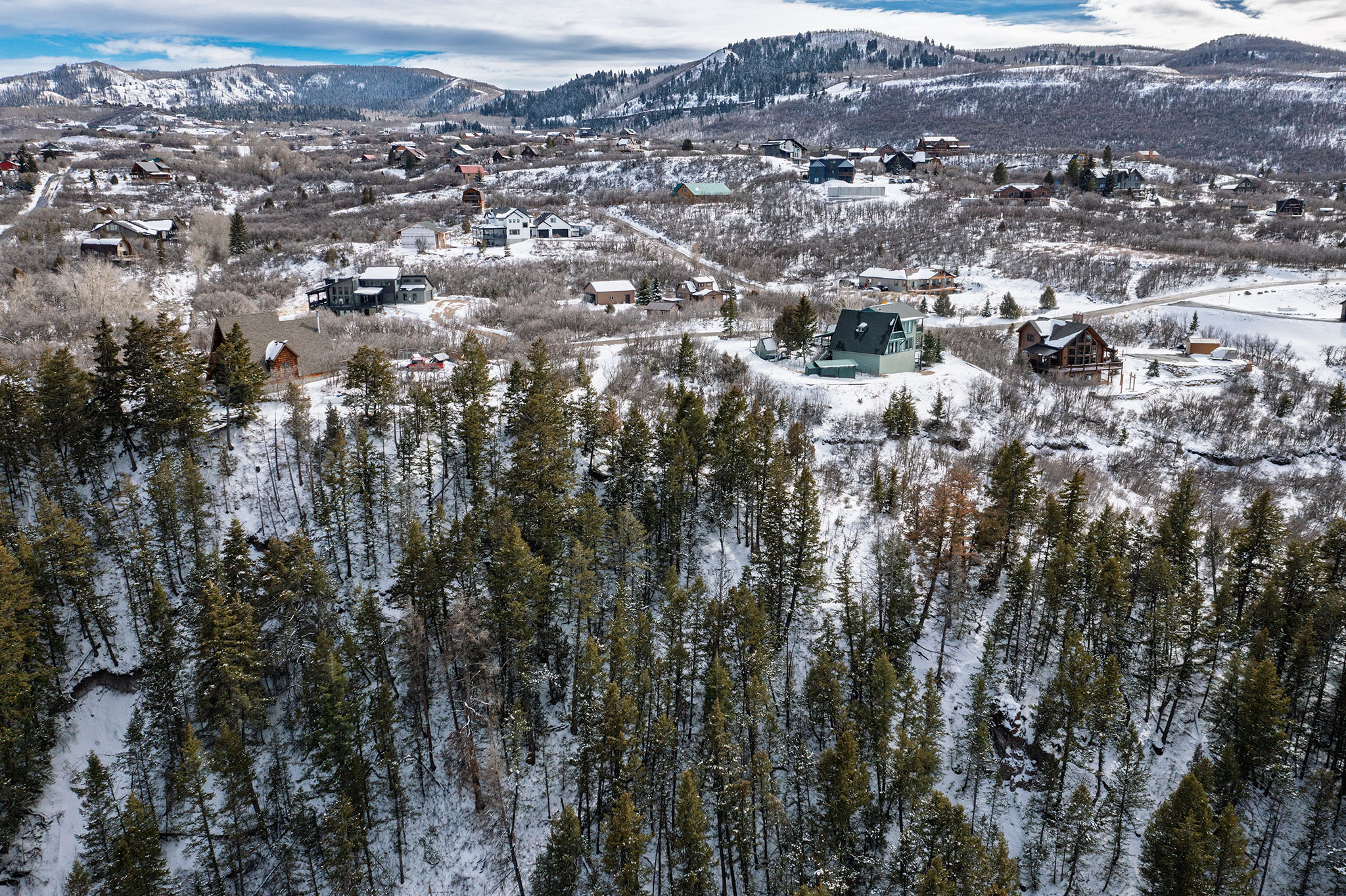 Snowy aerial view with a mountain view