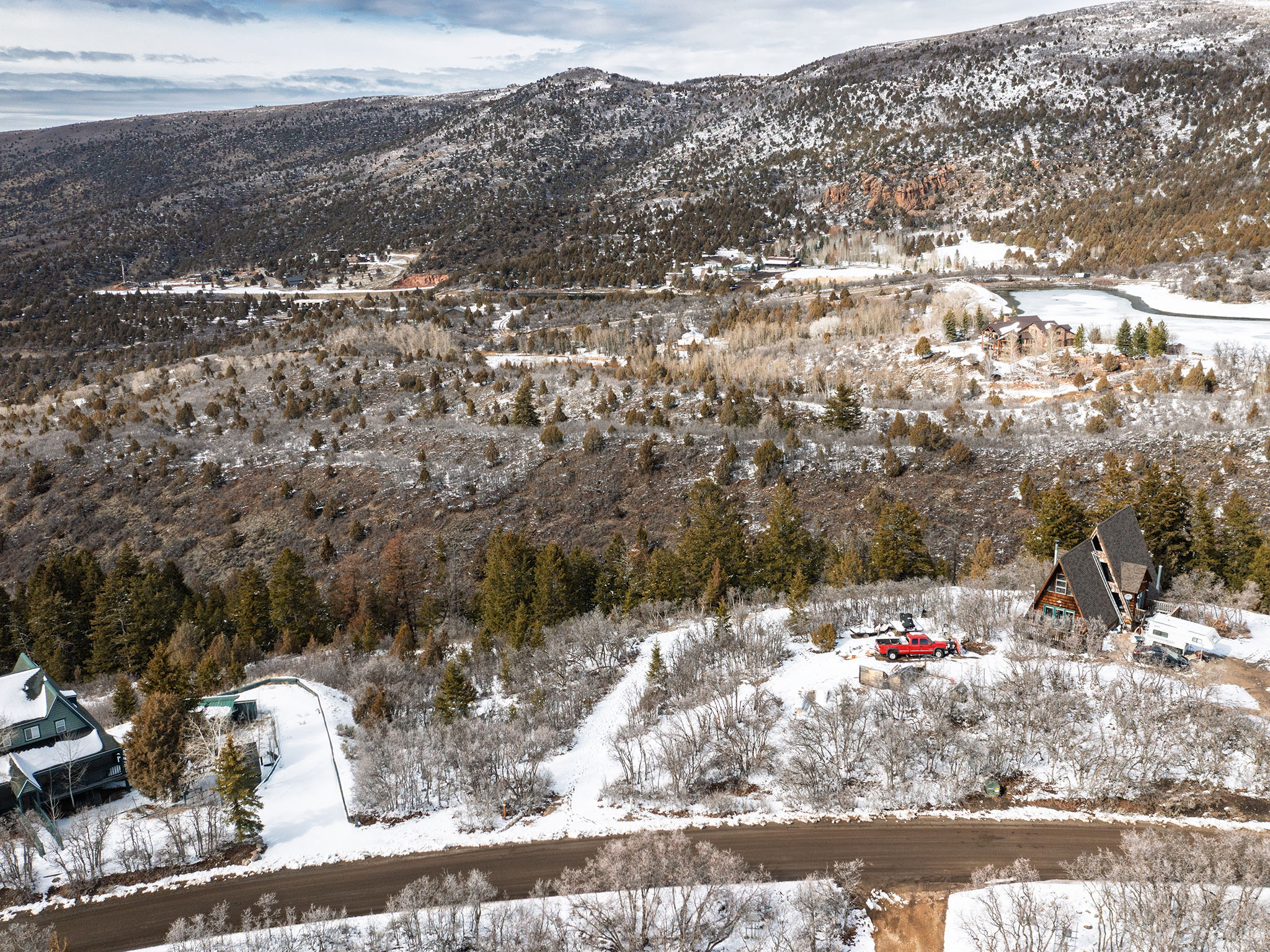 Snowy aerial view featuring a mountain view