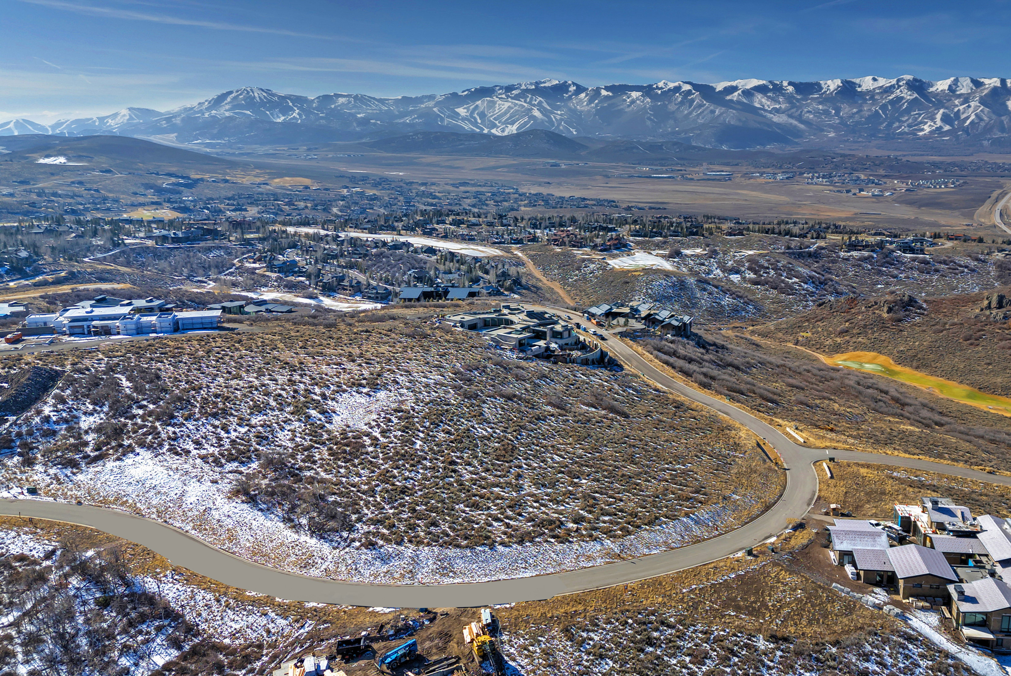 Snowy aerial view with a mountain view