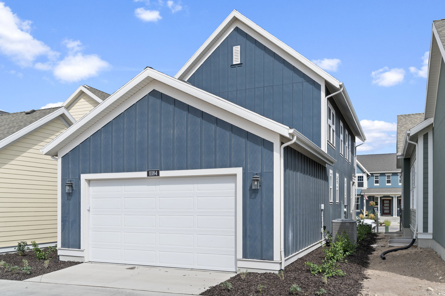 View of front facade with a garage and driveway