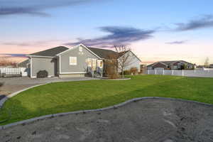 Ranch-style house with entry steps and roof with shingles