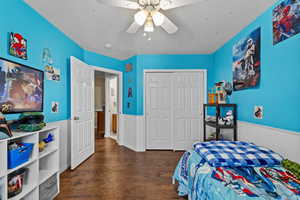 Spacious bedroom with closet and flexible space for sleeping, study, or hobbies.
