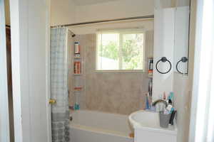Full bath with vanity and shower / tub combo