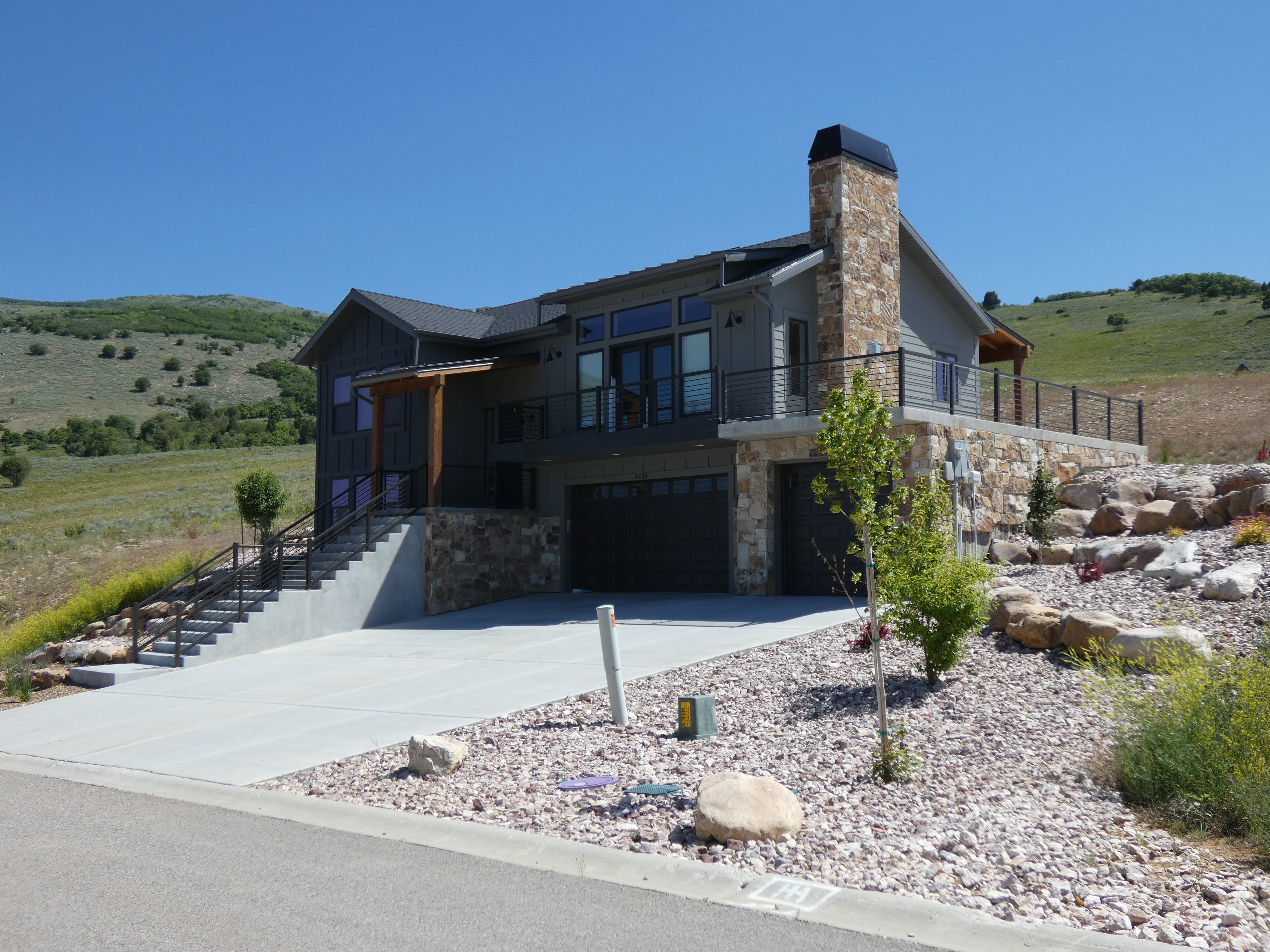 Neighboring property and potential house style for this lot.