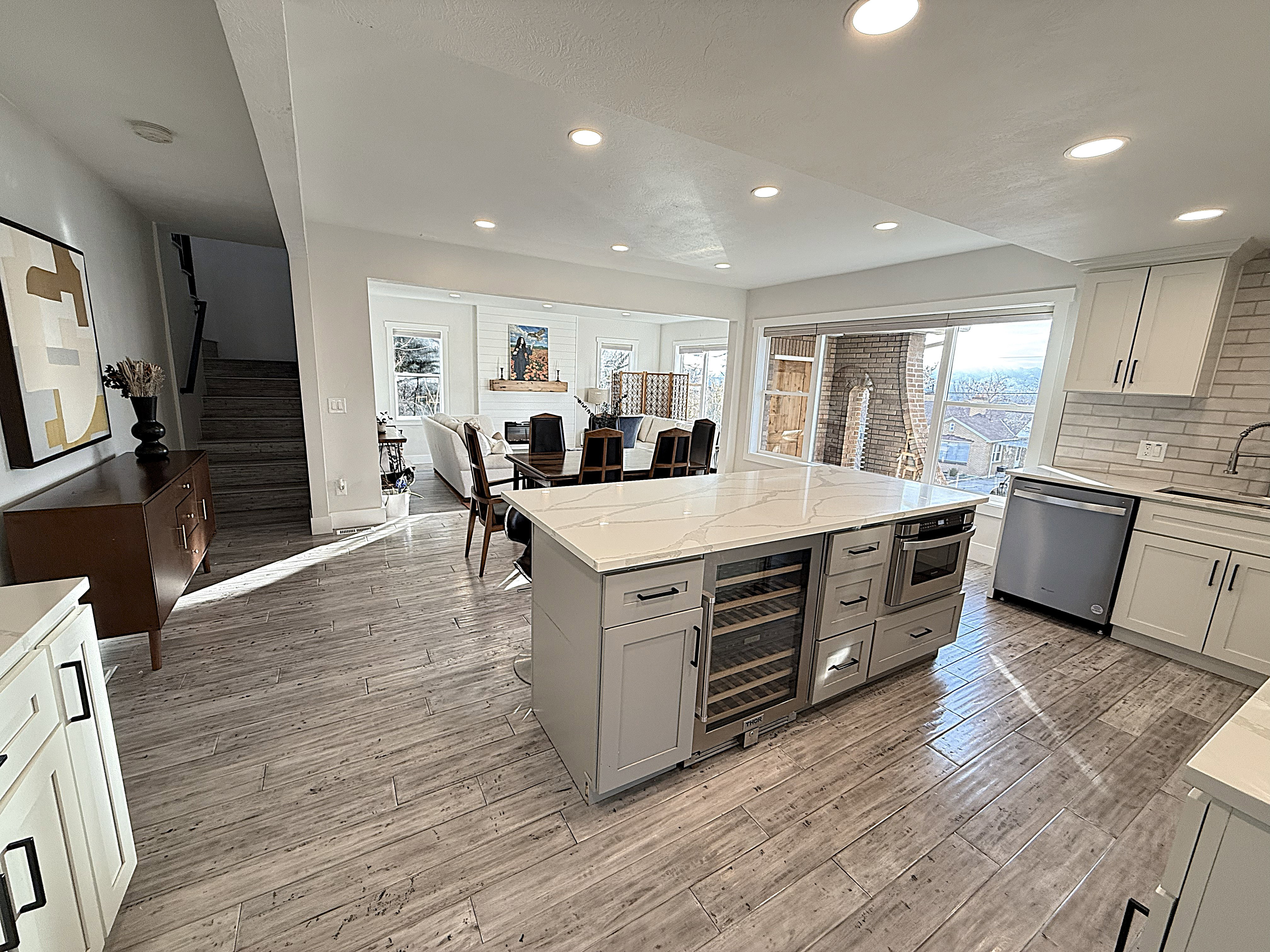 Kitchen with tasteful backsplash, wine cooler, stainless steel appliances, healthy amount of natural light, and recessed lighting