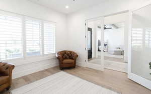 Sitting room featuring light wood-style flooring, recessed lighting, and ceiling fan