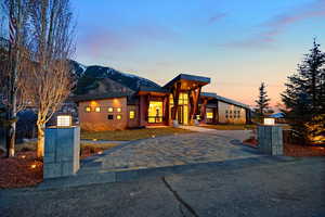 Contemporary home featuring driveway