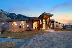 Contemporary house featuring a front yard and a mountain view