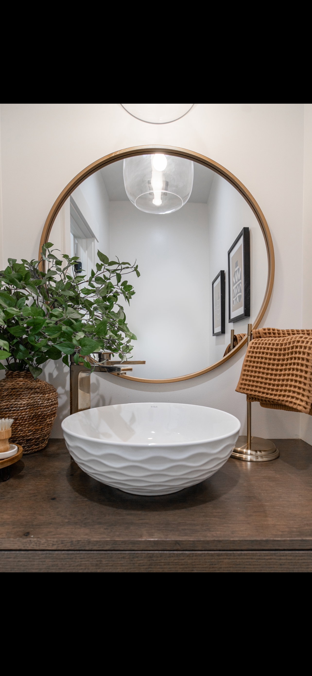 Detailed view of vanity
