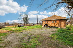View of yard with an outdoor structure