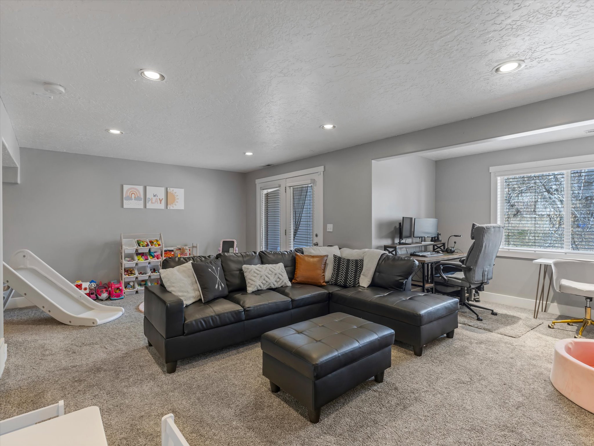 Living area featuring a textured ceiling, recessed lighting, carpet floors, and an office area