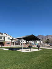 View of home's community