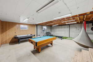 Recreation room with billiards