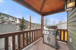 Balcony with a mountain view and area for grilling