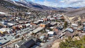 Aerial view of property's location featuring a mountain backdrop