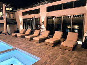 Integrated pool / spa with a patio