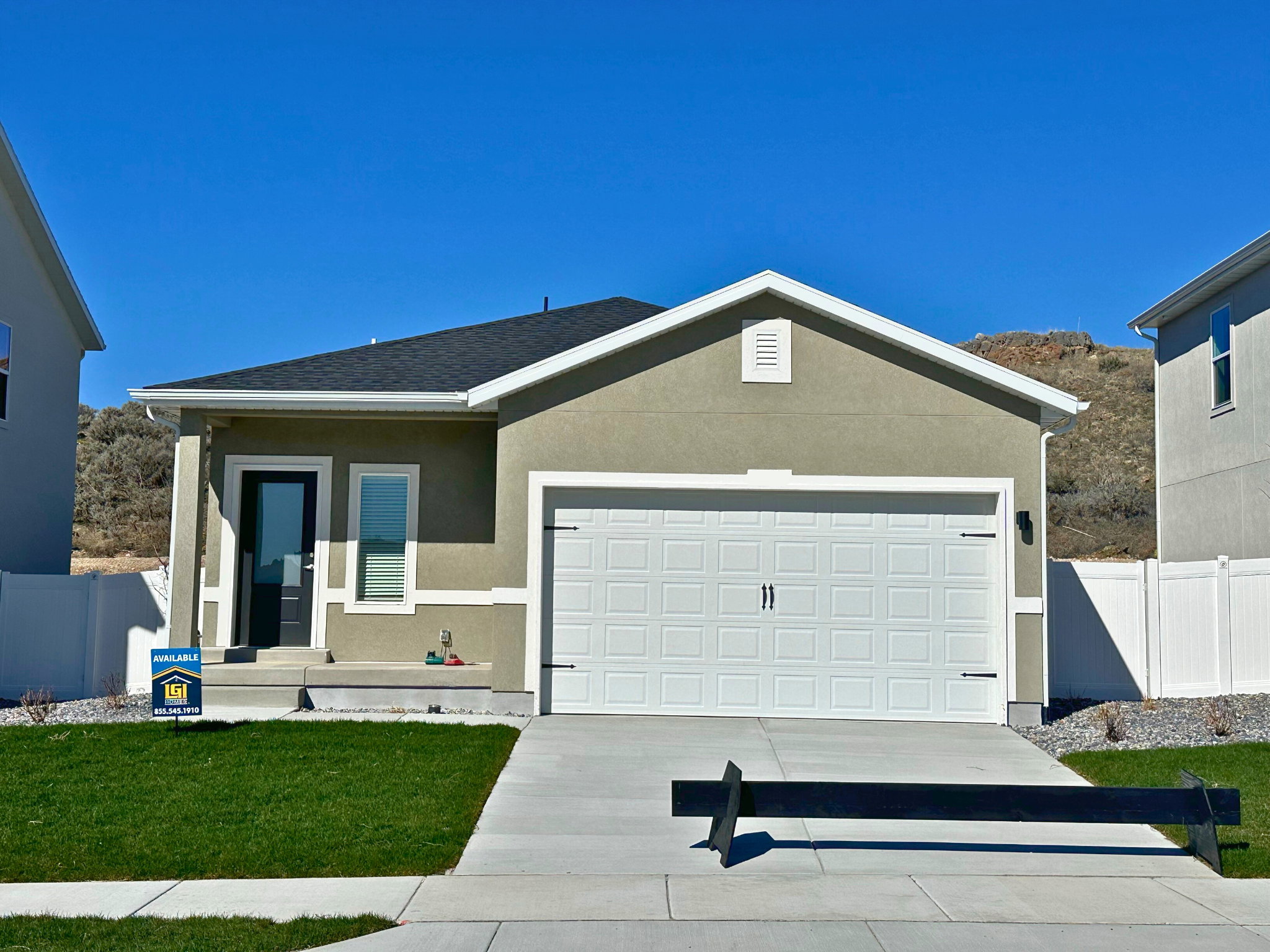 Ranch-style home with stucco siding, a garage, concrete driveway, and roof with shingles
