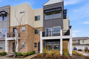View of apartment building / complex