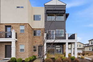View of apartment building / complex