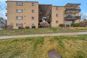 View of apartment building / complex