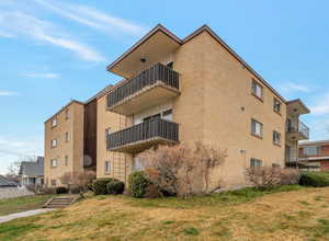 View of apartment building / complex