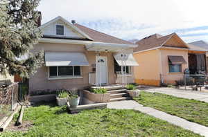 View of front facade with a shingled roof