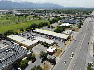 Aerial view of property and surrounding area featuring property boundaries highlighted and mountains