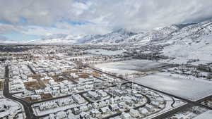 Snowy aerial view with a mountain view