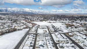Snowy aerial view featuring a mountain view