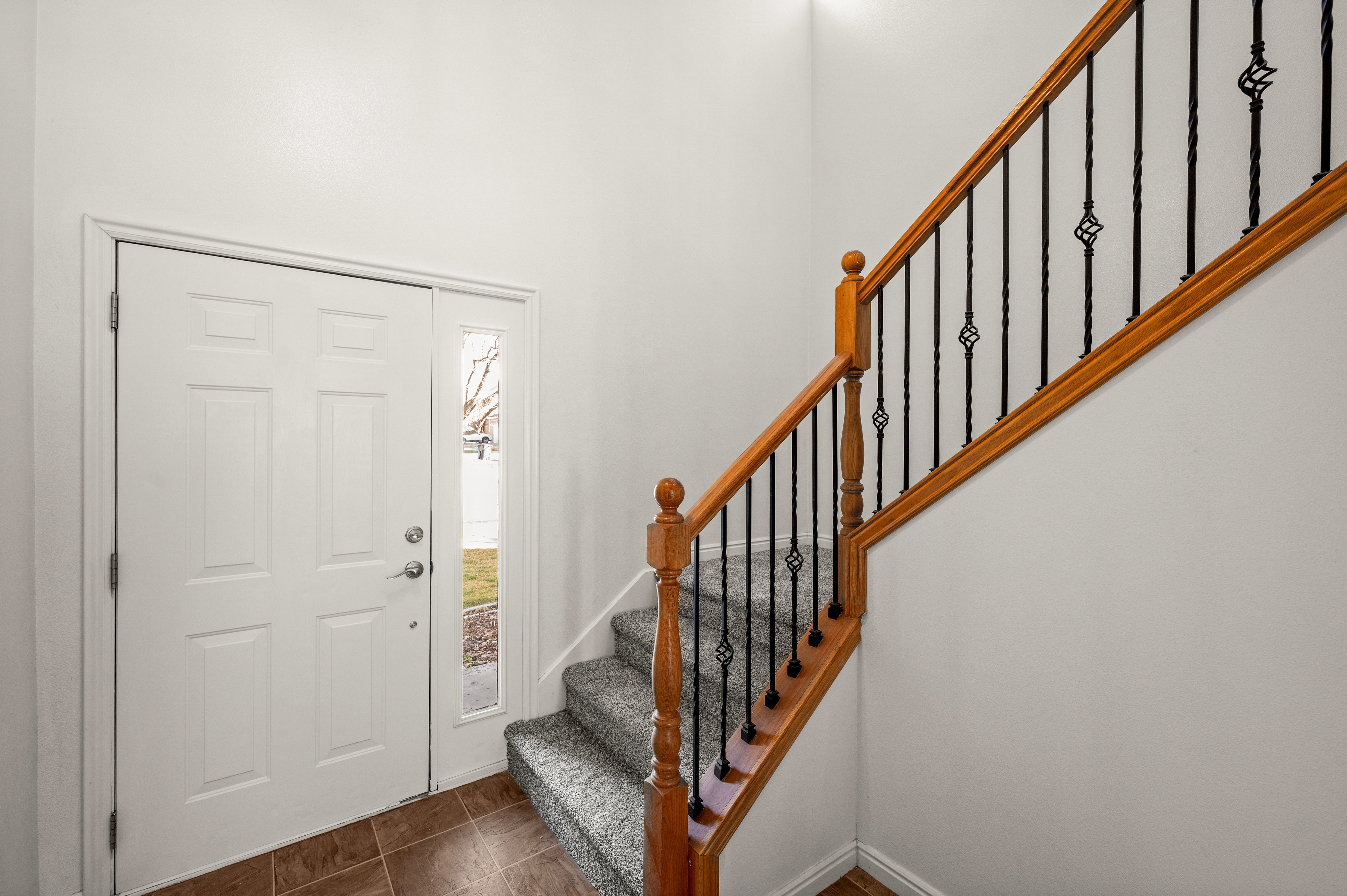 Beautiful Entrance, featuring a wide staircase to upstairs.