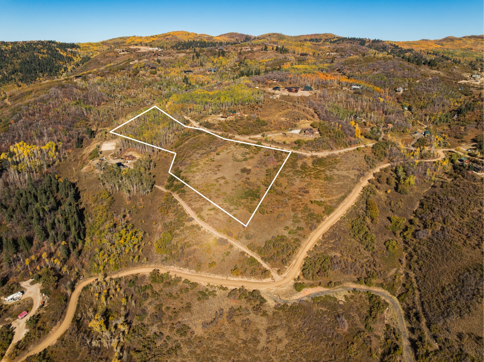 Aerial overview of property's location featuring property boundaries highlighted and a mountainous background