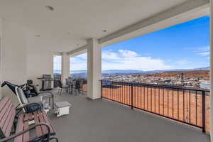 Balcony with a grill and a mountain view