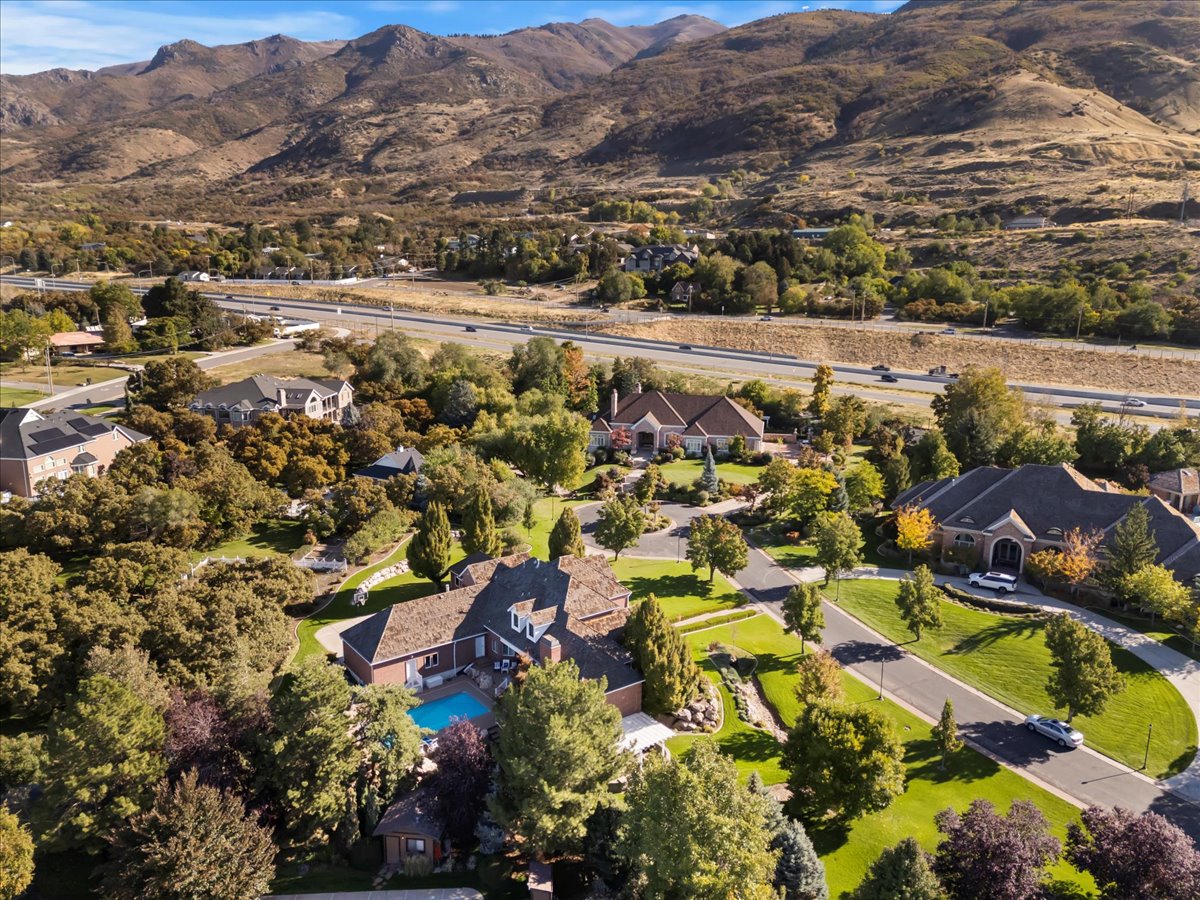 View of property location featuring nearby suburban area and a mountain backdrop