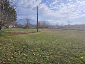 View of yard featuring a mountain view
