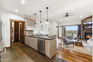 Kitchen featuring open floor plan, a peninsula, stainless steel appliances, lofted ceiling, and pendant lighting