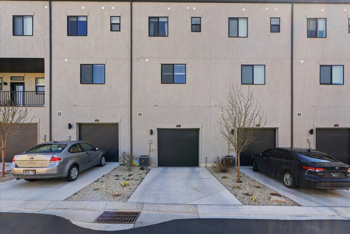 View of apartment building / complex featuring driveway