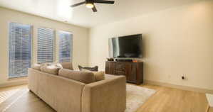 Family room-wonderful natural light