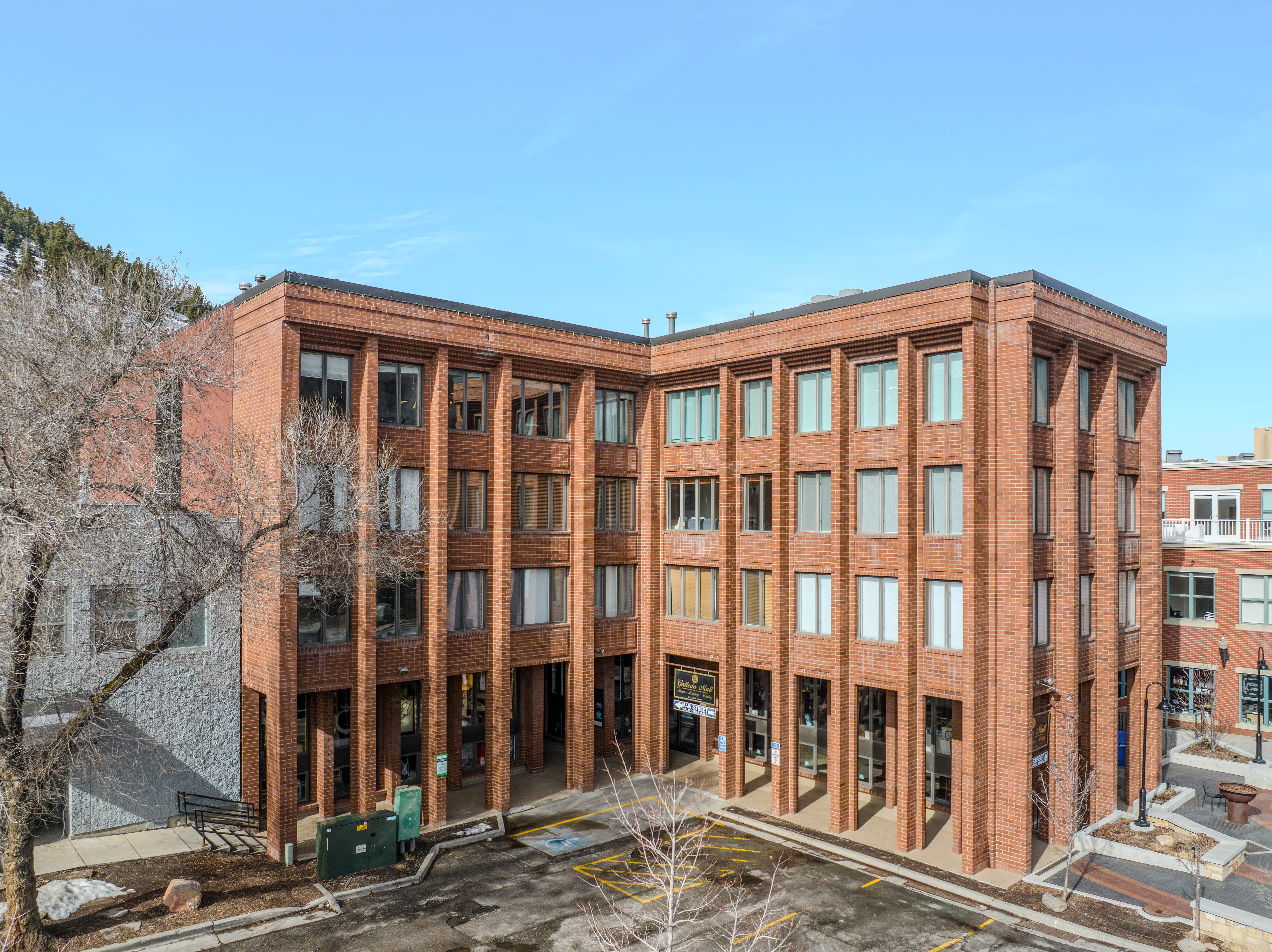 View of apartment building / complex