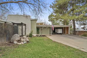 View of front of house featuring a carport and concrete driveway